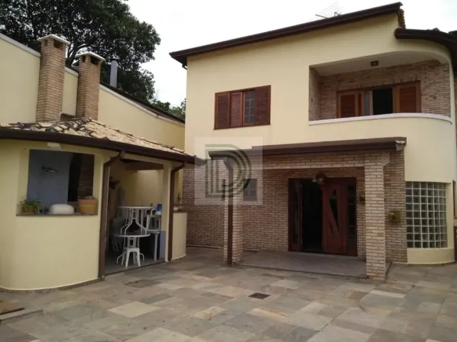 Casa em condomínio localizado ao lado do Shopping da Granja!