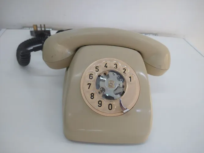 Telefone Fixo Vintage com Discagem Rotativa