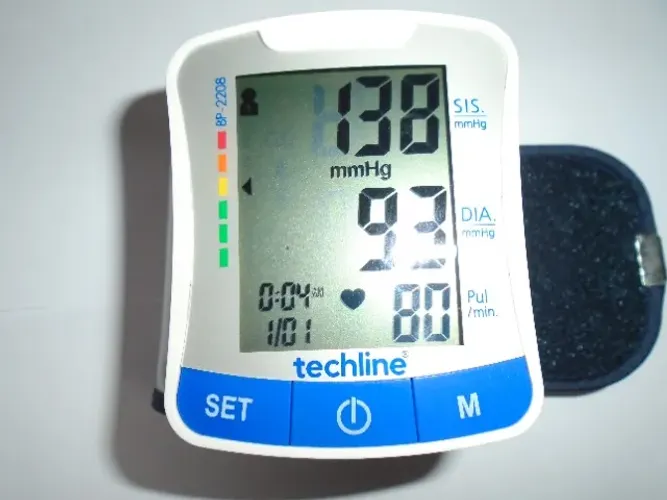 Medidor de Pressão Arterial Digital De Pulso Techline BP-2208
