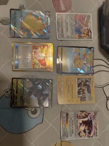 230 cartas pokemons normais sortidas+7 cartas raras+2 moedas pokemon+lata lendas de hoenn