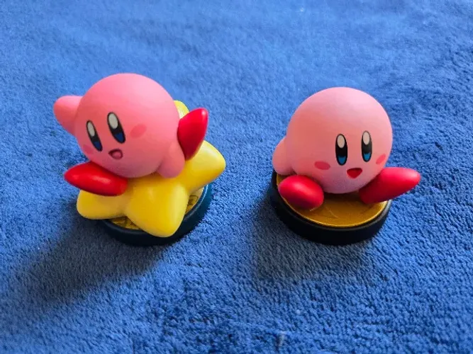 2 Modelos de Amiibo do Kirby (Kirby e Super Smash Bros)