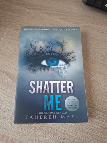 Livro Shatter Me - Tahereh Mafi - Ed. Harper