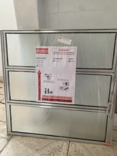 Janela basculante 60x60 cm NOVA