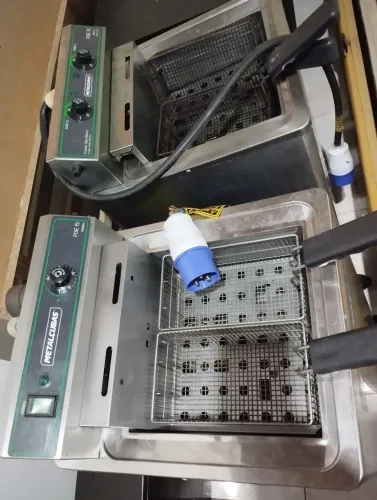 Fritadeiras Metalcubas 15L 8000W (uma usada e uma nova)