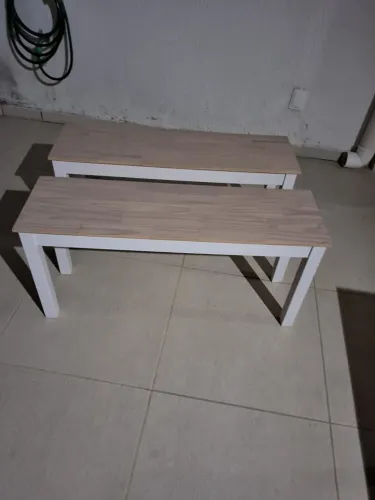 Mesa e bancos de áreas internas