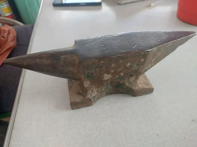 Bigorna pequenaAntiga 4,4 k