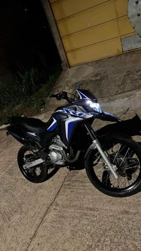 Vendo xre 300, pra passar rapido 