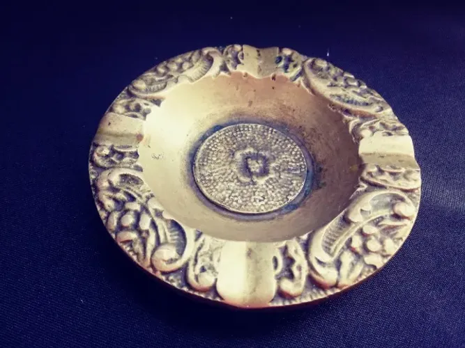 Cinzeiro antigo em bronze maciço 11cm diâmetro