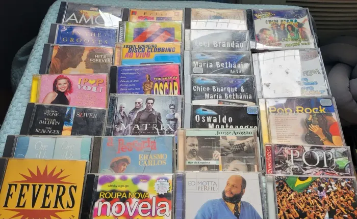 Lote 30 CDs de diversos estilos musicais