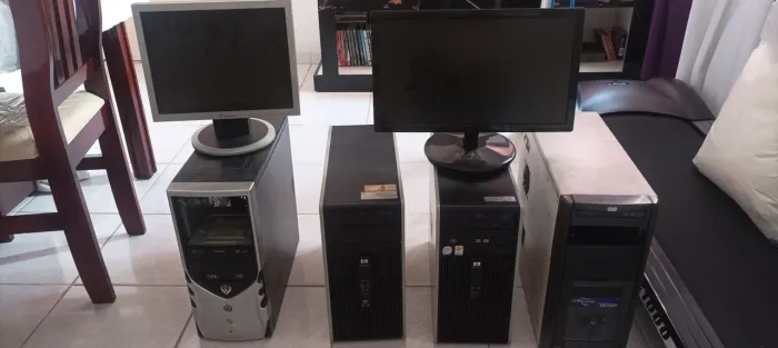 Lote com 4 CPU'S e 2 monitores