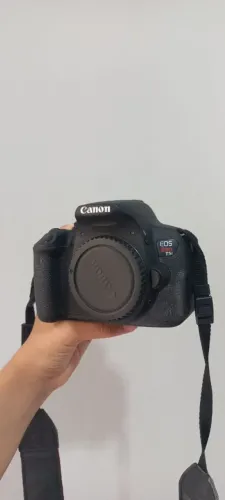 CAMERA CANON T5i COM LENTE 18-55mm e 75-300mm