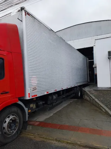 Baú Facchini 84m³ 11,5m Duas Portas Laterais - Ótimo Estado