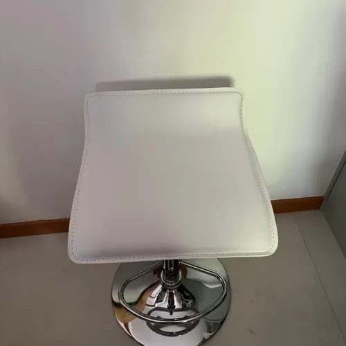 Banqueta Giratória Branca - Moderna e Elegante
