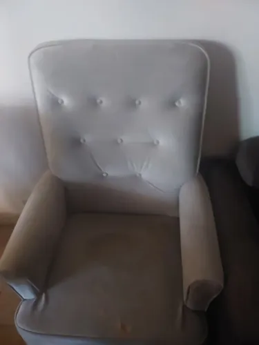 Poltrona Estilo Clássico Cinza com puff