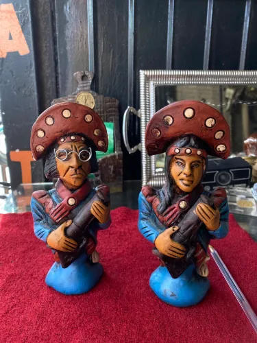 Par de esculturas Lampião e Maria Bonita (ref: 105) 