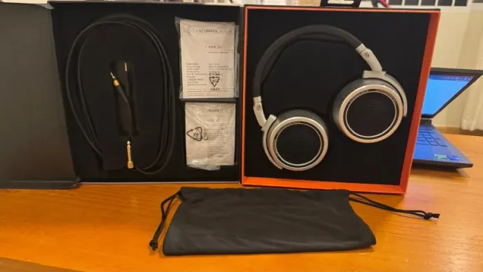 Fone de ouvido Neumann NDH30 profissional de estúdio