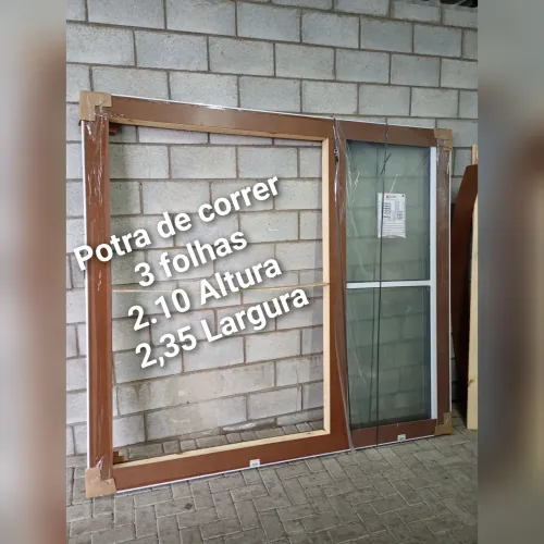 Porta de correr 3 folhas 2,10x2,35