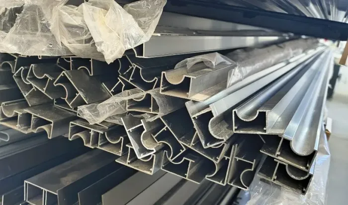 Barra 6 metros Perfil Puxador Encaixe Dormitório DES-102 Alumiconte 