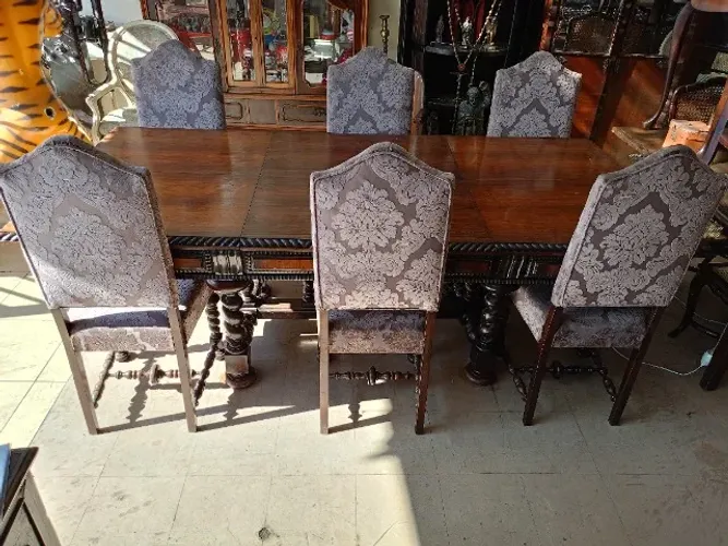 Mesa com seis cadeiras colonial em jacarandá 