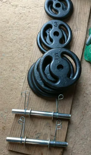Kit com 30 kilos de anilhas e duas barras com presilhas 