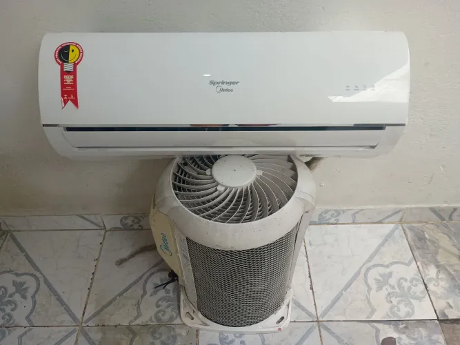 Split Springer 12000 BTUs com garantia de 06 meses e instalação simples grátis 