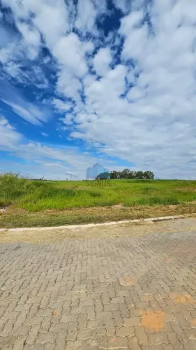 Excelente Terreno 638,63m² - Condominio Ville Sainte Anne - Sousas