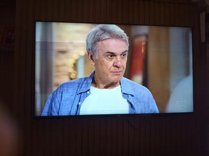 Vende uma tv Philips ela está com linha mas funcionando perfeitamente