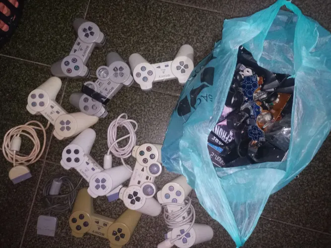Lote controles ps2 ps1 retirada peças