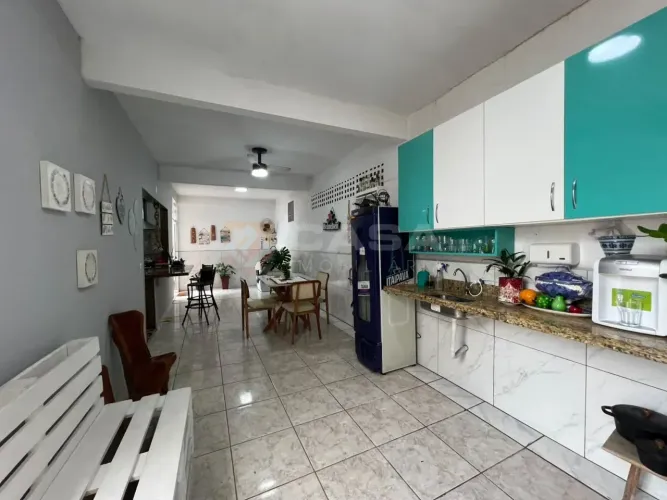 Casa linear com 3 quartos, 1 suíte, 2 vagas Linda casa linear 3 quartos suíte, com área