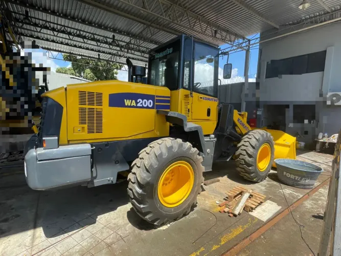 PÁ CARREGADEIRA KOMATSU WA200