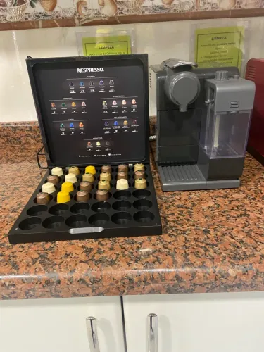 Máquina café Nespresso com vaporizador leite