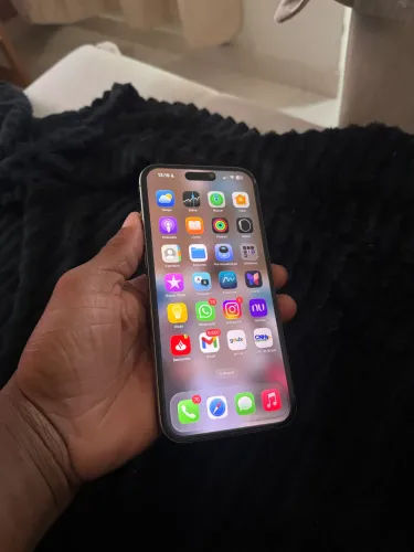 iPhone 16 pro max com tela trocada 