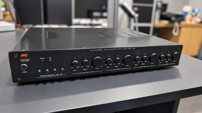 Amplificador AAT PMR-1 G2 ? 8 canais e 4 zonas