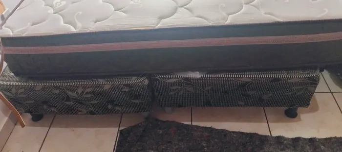 Vendo 2 base e 1 colchão de casal e perfeito Estado.