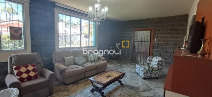 Ampla casa com 6 dormitórios em Canasvieiras