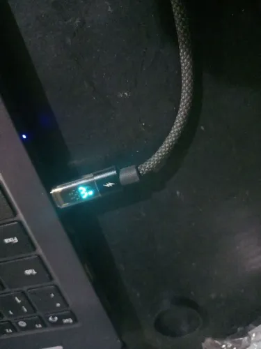 Cabo Tipo C para carregar celular com tela de carregamento digital