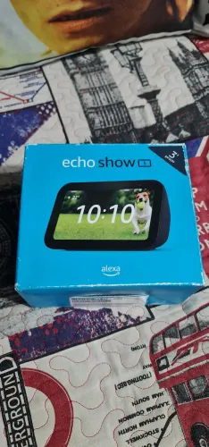 Echo show 5 3° geração  na caixa 