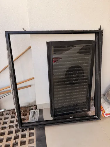 vendo janela em esquadria de alumínio A147cm x L137cm