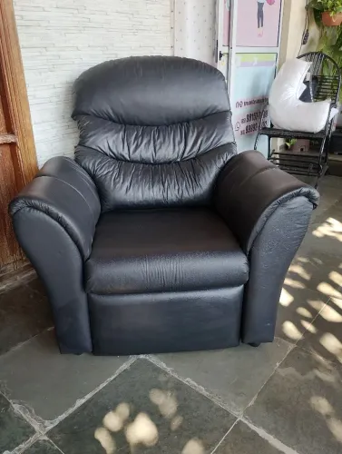 Poltrona Retrátil Reclinável Courino Preto