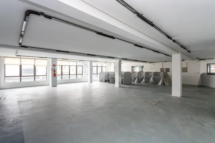 Sala comercial de 1275m2 para locação no bairro São Geraldo!
