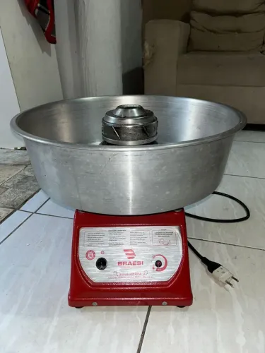 Vendo essa máquina de algodão doce, está em ótima condição, usada poucas vezes