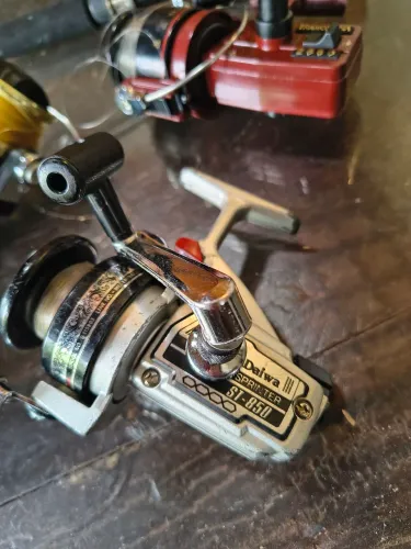Molinete de pesca vintage Daiwa ST-850