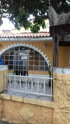Terreno com casa antiga à venda na Chácara Califórnia.