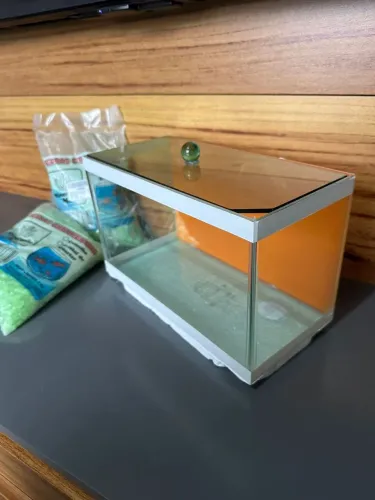 Aquário 25x12x15 Retangular Beteira com Fundo Laranja