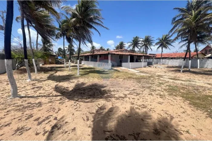 Chácara com casa e área aberta próximo a praia