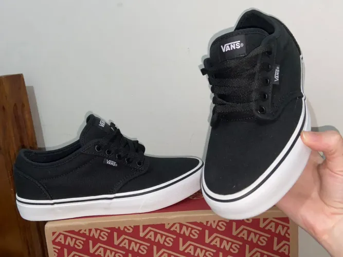 Tênis Vans na caixa