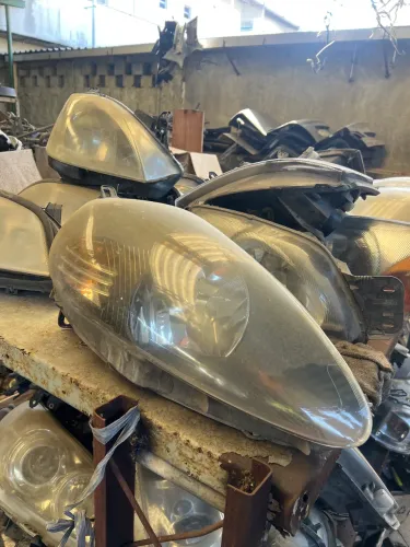 Farol Fiat Punto 2009