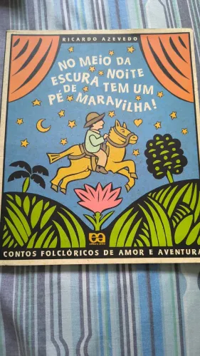 Livro No meio da noite escura tem um pé de maravilha 