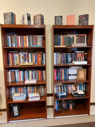 2 Estantes de livros marrom