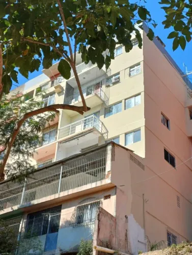 Jardim Camburi quarto mobiliado pra Moça dentro de Ap com 2 mulheres de família